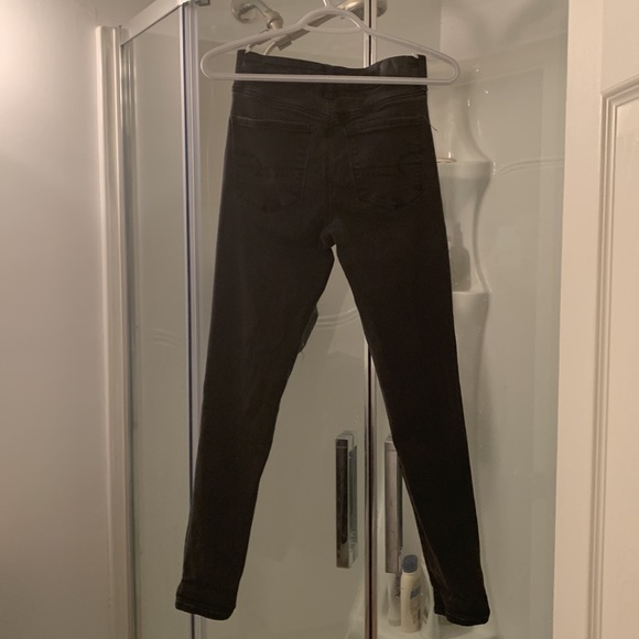 Stretch, holes on both leg - Picture 2 of 2